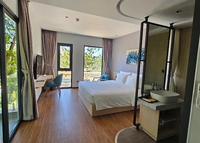 Отель The Vista 4*